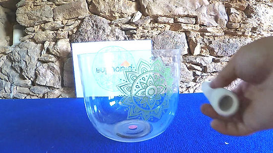 Taça Cristalina Fá3 (171Hz @432Hz) com Mandala verde de 12 pétalas / Crsytal Clear Bowl F3 (171Hz @432Hz) with green Mandala of 12 leaves